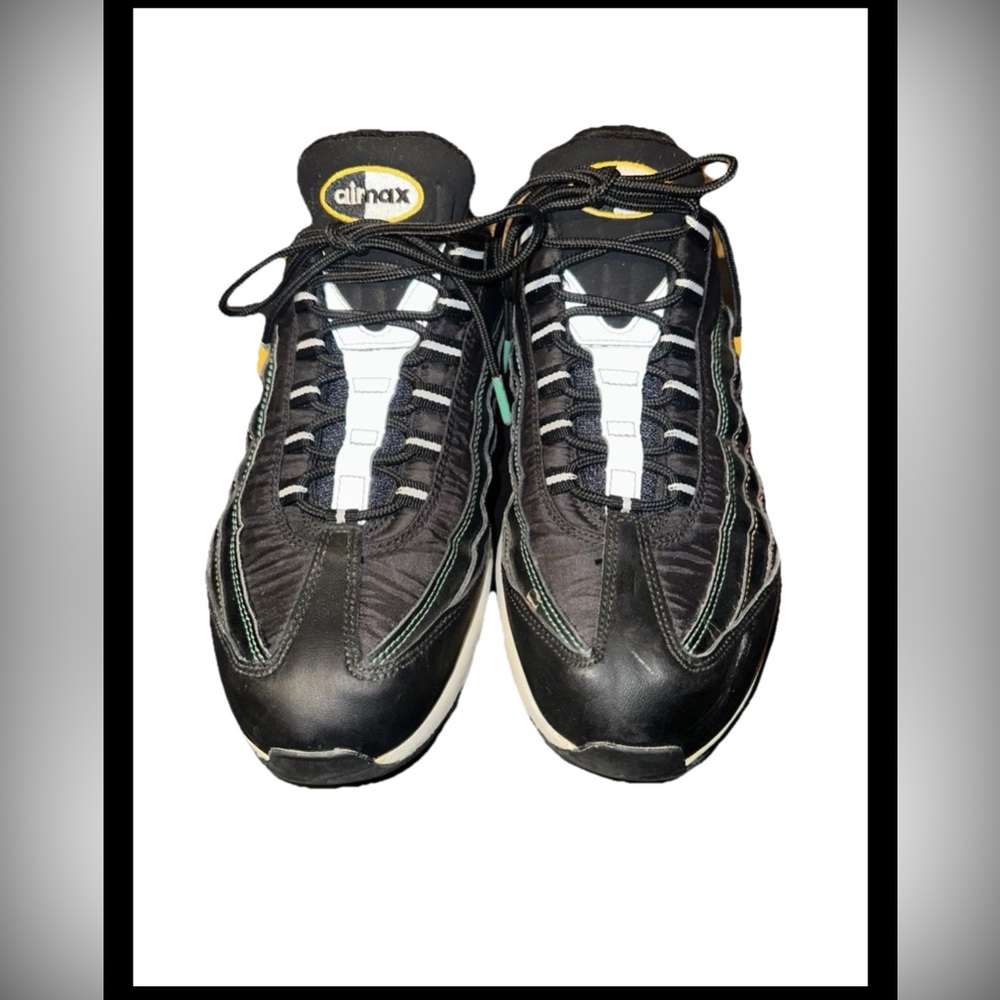 Nike Air Max Men's Black and White Athletic Shoes